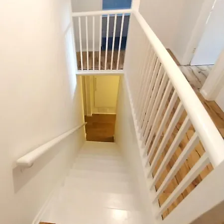 Вилла 3-Bed House With Amazing Garden Лондон Экстерьер фото