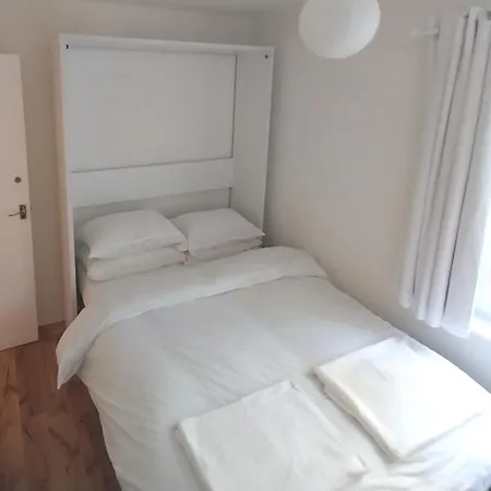 Вилла 3-Bed House With Amazing Garden Лондон Экстерьер фото