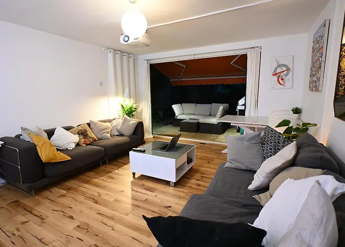 3-Bed House With Amazing Garden