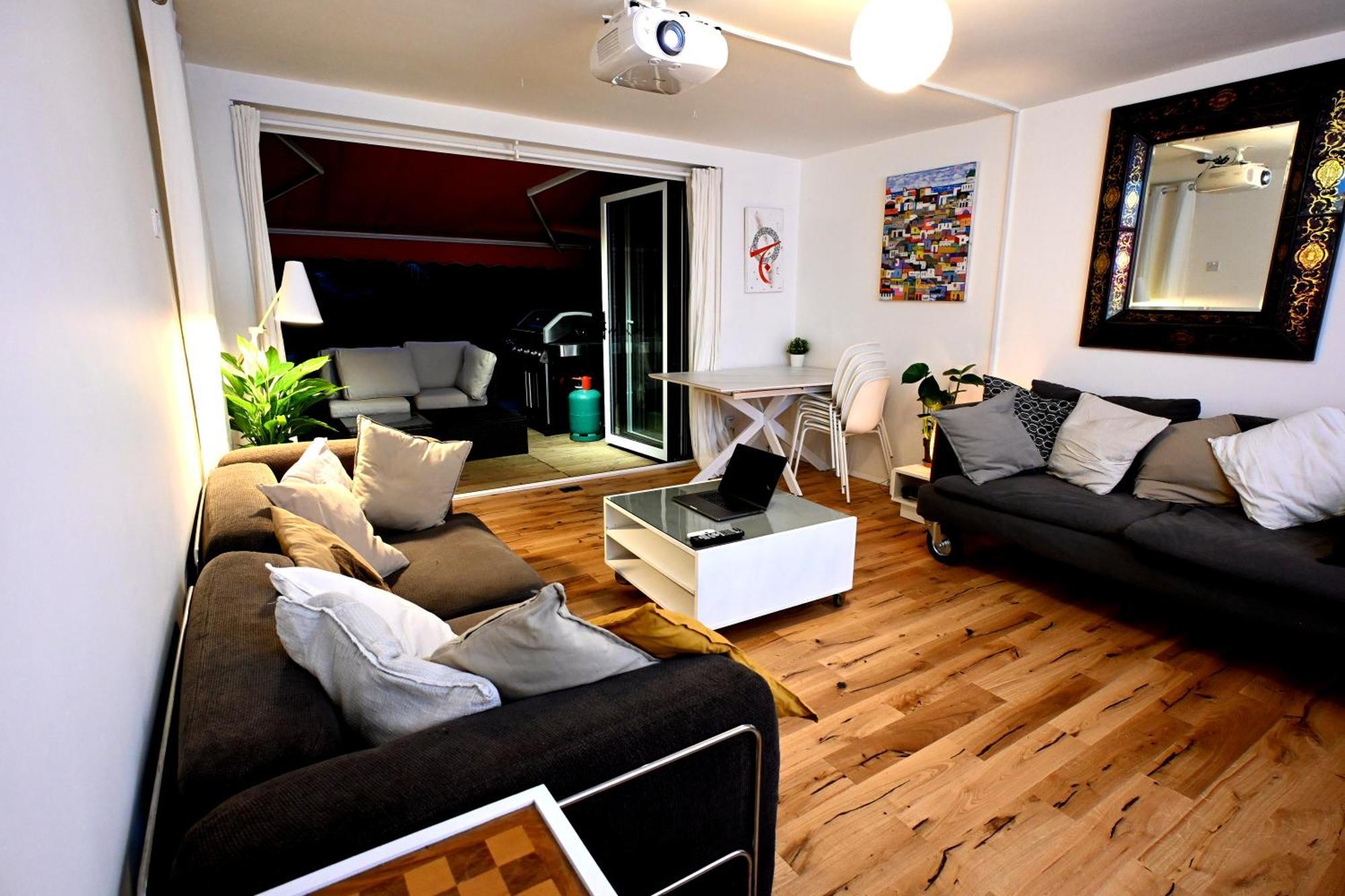 Вилла 3-bed House With Amazing Garden *